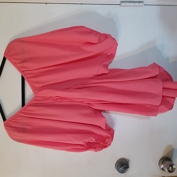 Lovely J Lightweight Coral Blouse, size Sm - Picture 3 of 5